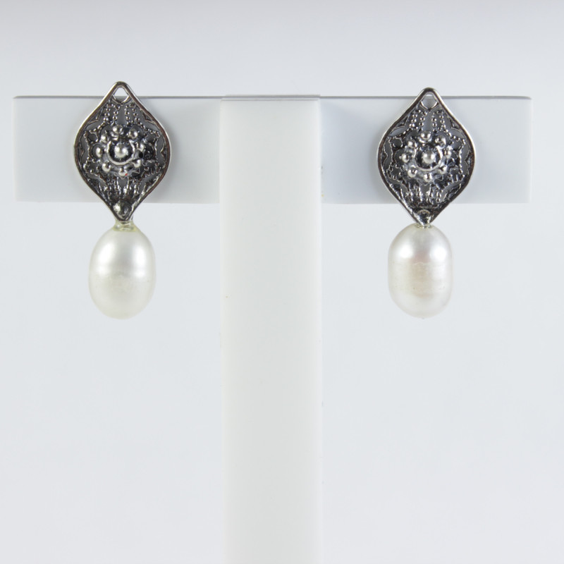 Pendientes Pendientes filigrana con Botón Charro y perla en Plata BCF31-PERLA BCF31-PERLA BotonCharro Pendientes Pendientes filigrana con Botón Charro y perla en Plata BCF31-PERLA BCF31-PERLA BotonCharro